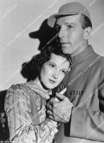 Lloyd Nolan, Peggy Conklin film One Way Ticket - 11036-017