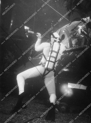 Lloyd Bridges in underwater scuba action TV Sea Hunt - 11040-010