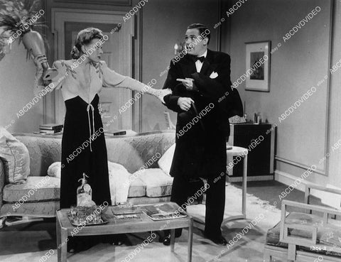 Evelyn Ankers, Patric Knowles film All By Myself - 11041-015
