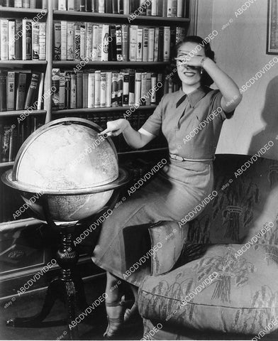 Fay Wray randomly picks a spot on the globe - 11042-024