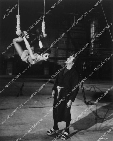 candid Pier Angeli & Kirk Douglas practice circus stuff film The Story of Three Loves - 11043-005