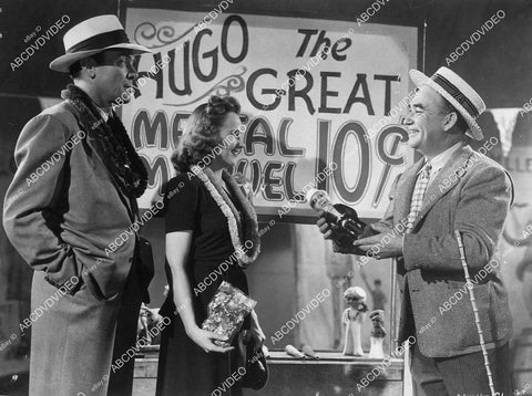 Dean Jagger, Kim Hunter film When Strangers Marry - 11043-011