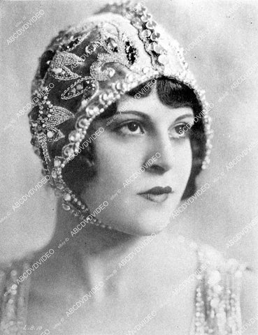 beautiful Lina Basquett portrait - 11043-032