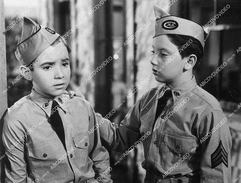 Scotty Beckett & Conrad Binyon film Good Luck Mr Yates - 11046-010
