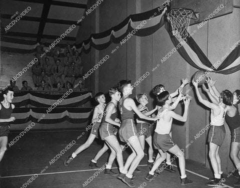 Scotty Beckett and boys basketball team film Blind Alley - 11046-015