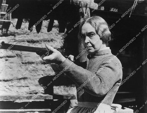 Lillian Gish w big bore rifle film The Unforgiven - 11046-022