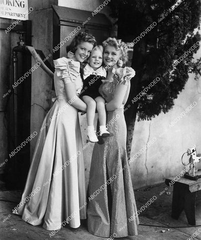 candid at Columbia Studios Dorothy Moore, Larry Simms, Penny Singleton for Blondie Film Series - 11047-004