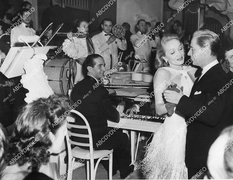 candid Marlene Dietrich & Franchot Tone maybe dancing at some club - 11048-002