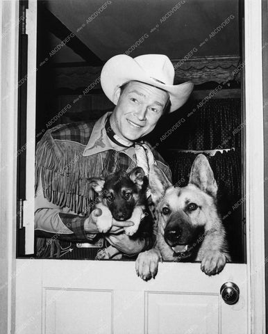 Roy Rogers with Bullet and new pup 12146-01