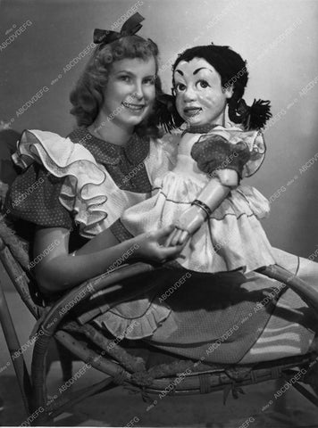 Shirley Dinsdale with ventriloquist puppet TV Judy Splinters 12146-16