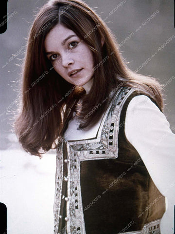 beautiful Genevieve Bujold outdoors pic 35m-1050