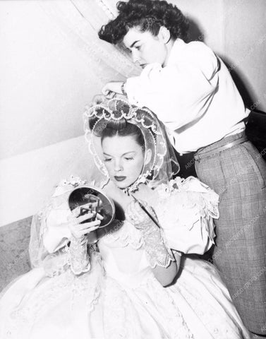 Judy Garland makeup check and wardrobe adjustment behind the scenes 2-03