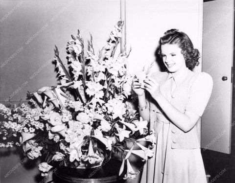 candid Judy Garland gets a huge floral arrangement 2-16