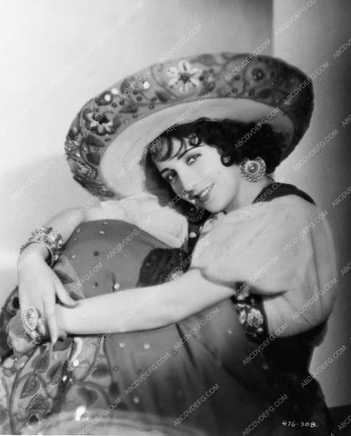 Bebe Daniels in sombrero portrait 73-03