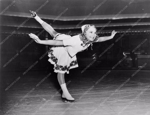 Sonja Henie cute ice skating portrait 74-05