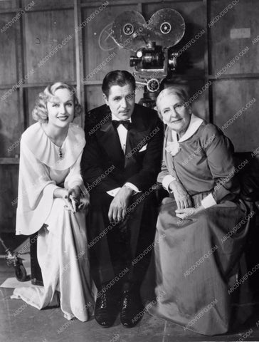 candid Carole Lombard Warner Baxter behind the scenes 74-20