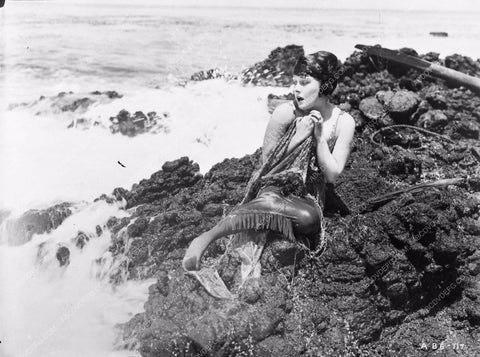 Gloria Swanson enjoys the beach from DeMille's Male and Female 75-16