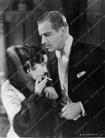 Gloria Swanson fashiopn and cigarettes Tonight or Never 75-19
