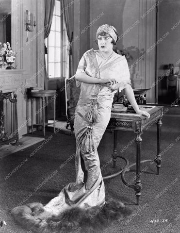 beautiful full length Gloria Swanson fashion wardrobe Beyond the Rocks 76-12