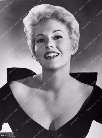 gorgeous Kim Novak portrait in black dress 89-12