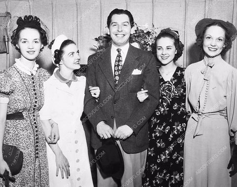 candid Milton Berle with friends 425-27