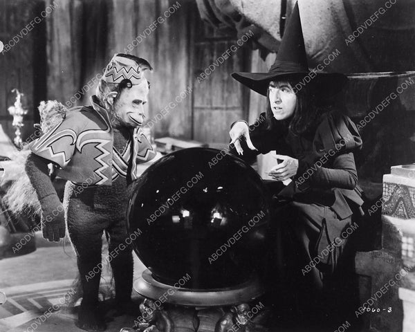 Margaret Hamilton and flying monkey film The Wizard of Oz 425-29 ...