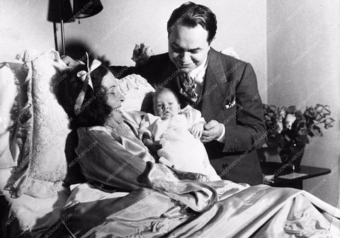 candid photo in hospital Edward G. Robinson his wife and their new born son 502-07