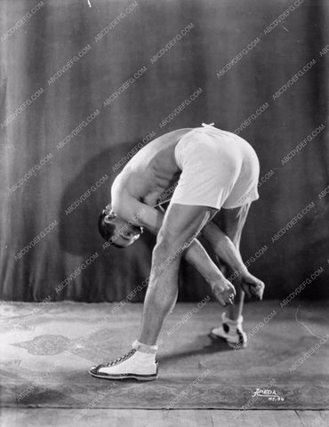 fantastic candid photo shirtless Rudolph Valentino doing daily workout 502-19