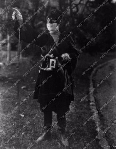 full length Rudolph Valentino in costume from The Eagle 502-22