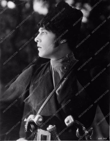 Rudolph Valentino profile portrait photo in uniform from The Eagle 502-24