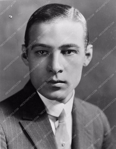 very handsome portrait photo Rudolph Valentino 502-25