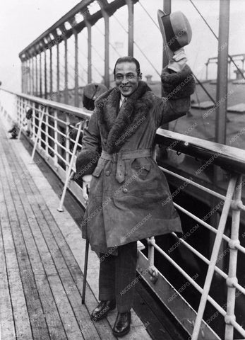 very rare candid news photo Rudolph Valentino vacationing on ship journey 502-26