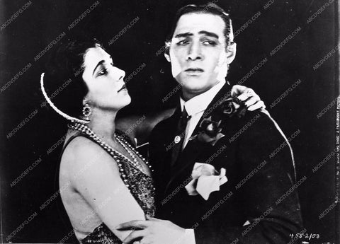 Rudolph Valentino Nita Naldi silent movie film scene 502-28