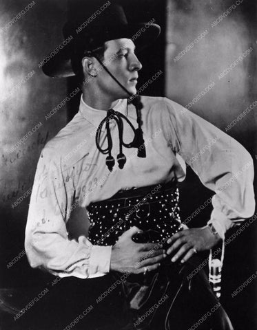 dashingly handsome profile portrait of Rudolph Valentino 502-34