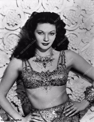 gorgeous Yvonne De Carlo in sexy outfit film Salome Where She Danced 511-07