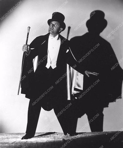 Warren Hull in tuxedo serial film Mandrake the Magician 511-31