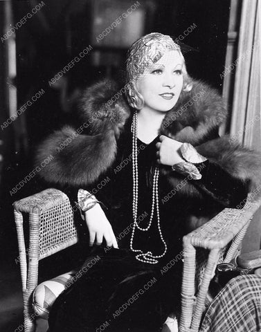 candid Mae West on set film I'm No Angel 519-05