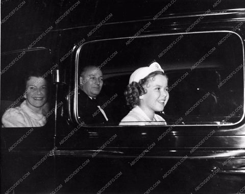 candid of Shirley Temple in a car with her parents 563-02