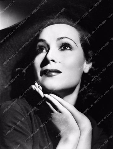 Dolores del Rio portrait 590-22