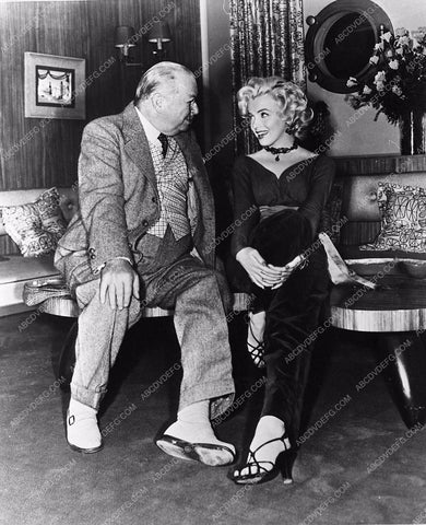 candid Marilyn Monroe Charles Coburn behind the scenes 653-28