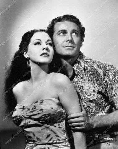 Maria Montez in sarong with Jon Hall 666-34