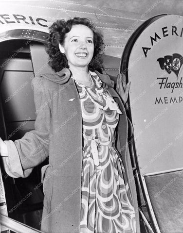 candid British film star Jessie Matthews exiting American Airlines 670-34