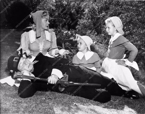 candid Alice Faye Phil Harris & kids Thanksgiving fun 671-10