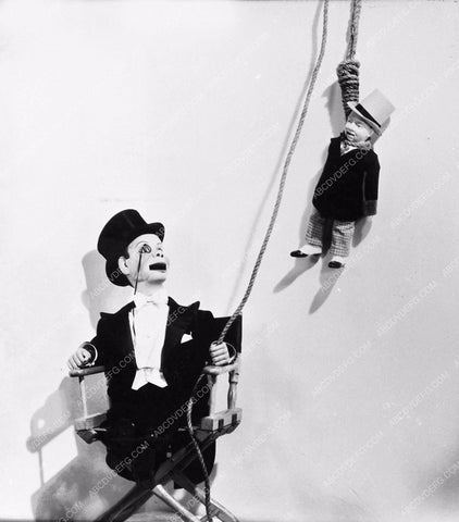 Charlie McCarthy W.C. Fields war continues 680-31