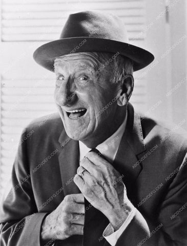 Jimmy Durante adjusting his tie portrait 682-24