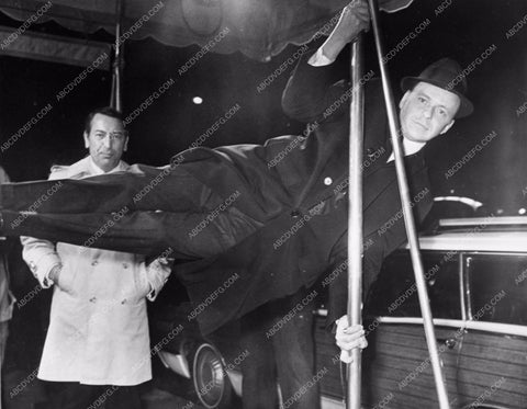 candid Frank Sinatra behind the scenes The Detective 690-12