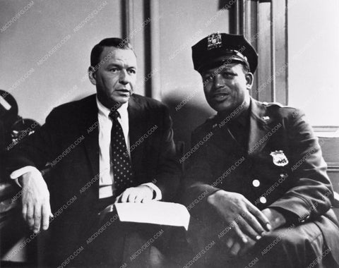candid Frank Sinatra behind the scenes The Detective 690-31