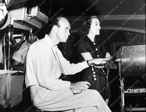 Joan Crawford candid 708-16