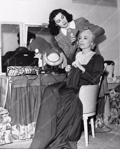 Joan Crawford in makeup 708-33