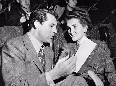 fantastic candid Cary Grant and wife Barbara Hutton at theater 711-05